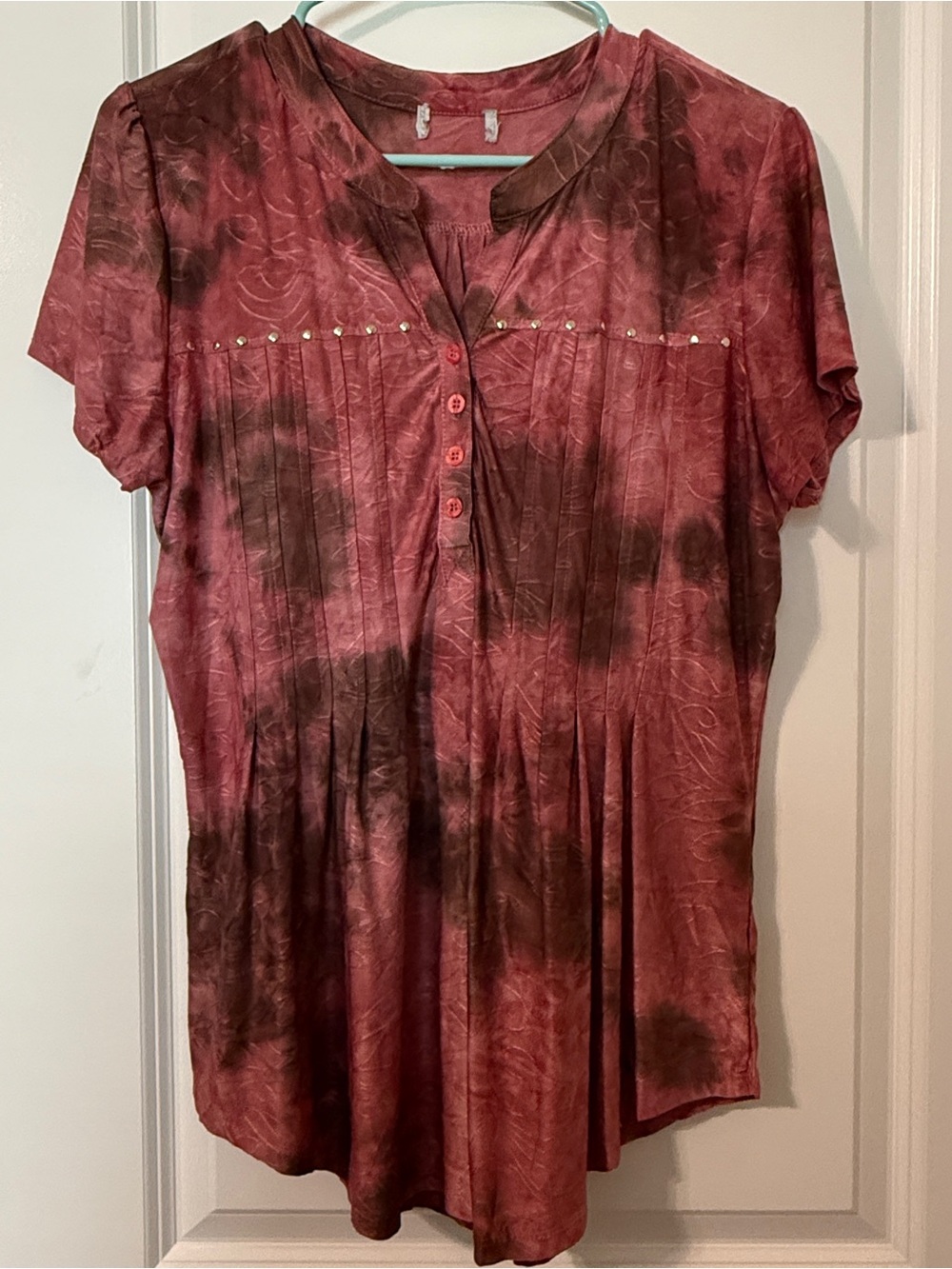 PtP 19-23” 🌺Boho Burgundy Studded Pintuck Tunic Top • Soft Stretch • Large